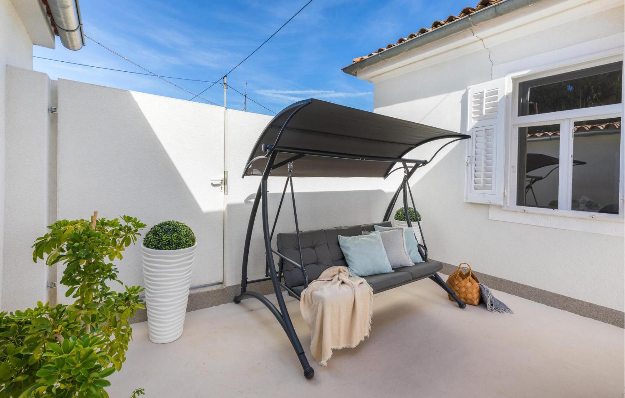 Casa vacanze Lovely In With Wifi
